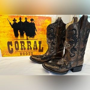 7.5 M Black-bronze Embroidery Corral Boots
